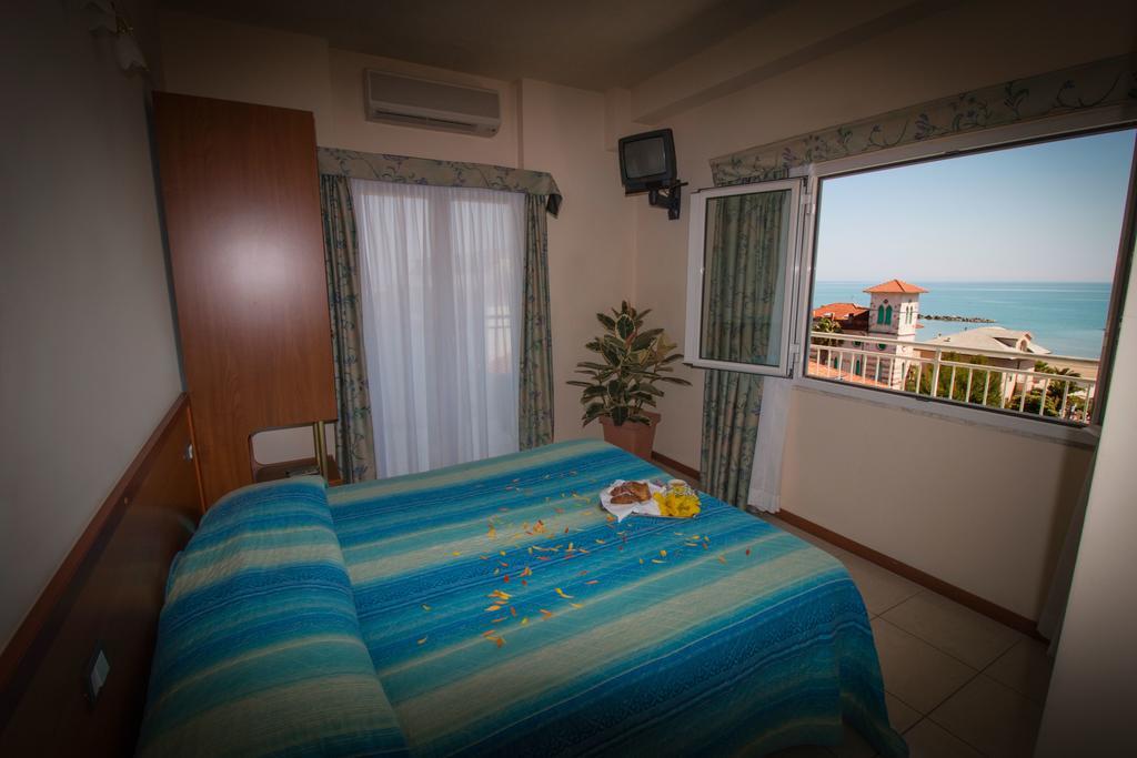 Hotel Gabbiano بورتو سان جورجيو المظهر الخارجي الصورة